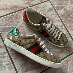 GUCCI Women's Ace GG Supreme sneaker with bees